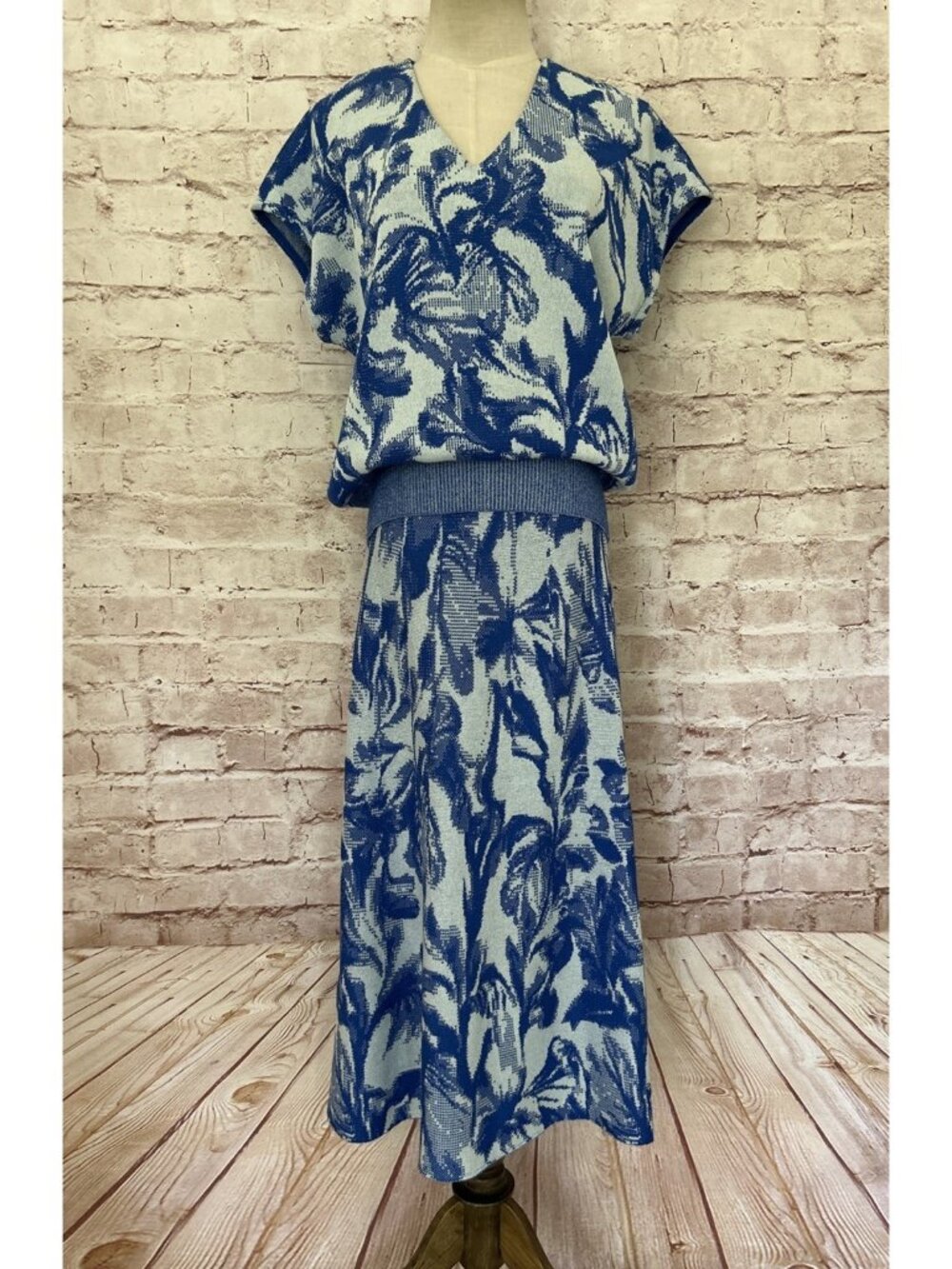 Misook Blue Jacquard Knit Top & Skirt Set Size Medium NEW